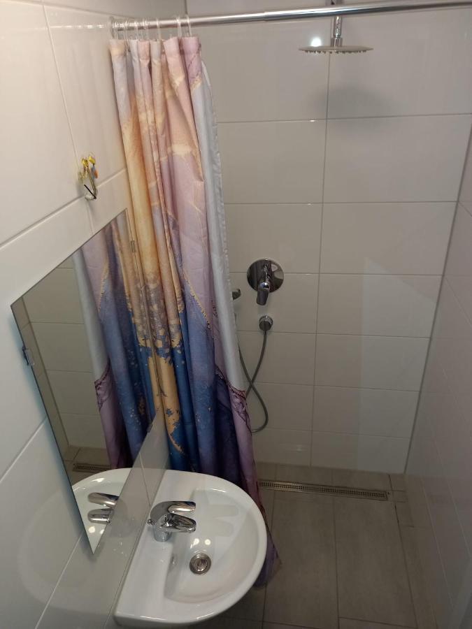 Neubau Appartement Mit Terasse, Privater Eingang,Parkplatz,Kueche Fuerth Ngoại thất bức ảnh